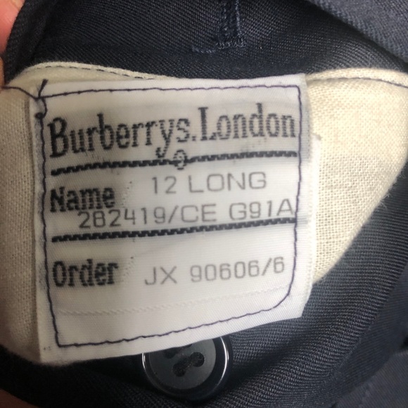 Burberry’s trench coat - Picture 5 of 14